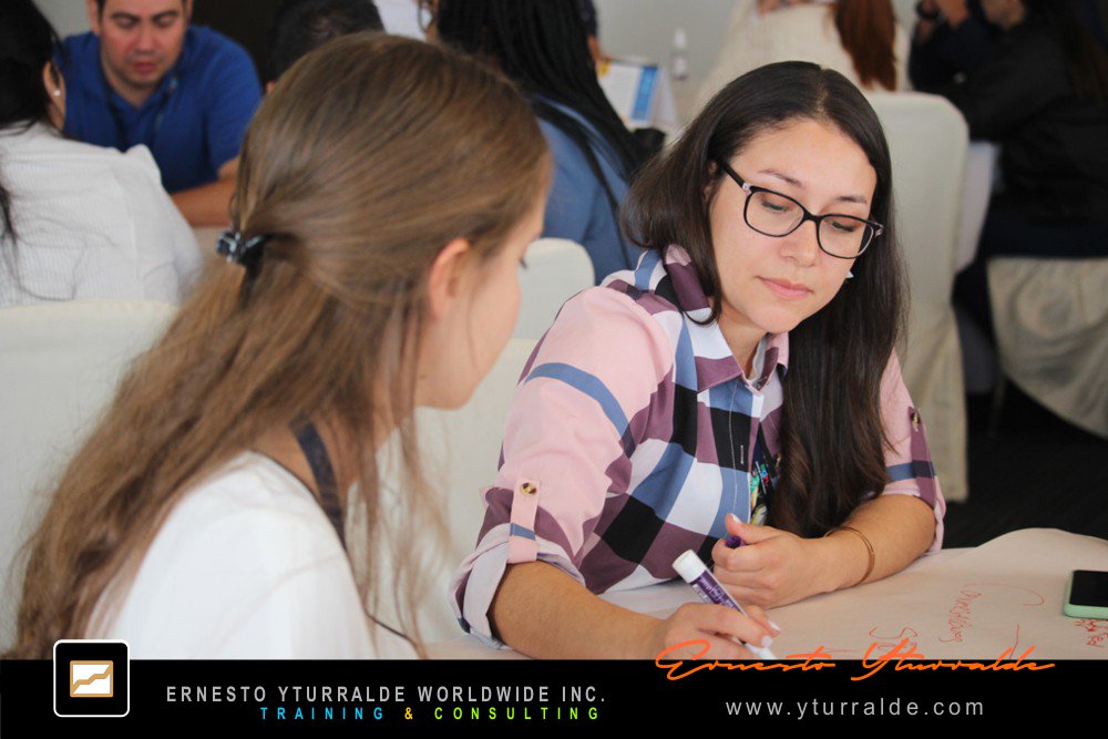 Dinámicas poderosas de Team Building corporativo en Latinoamérica para fomentar comunicación asertiva, sinergia y alto desempeño en equipos