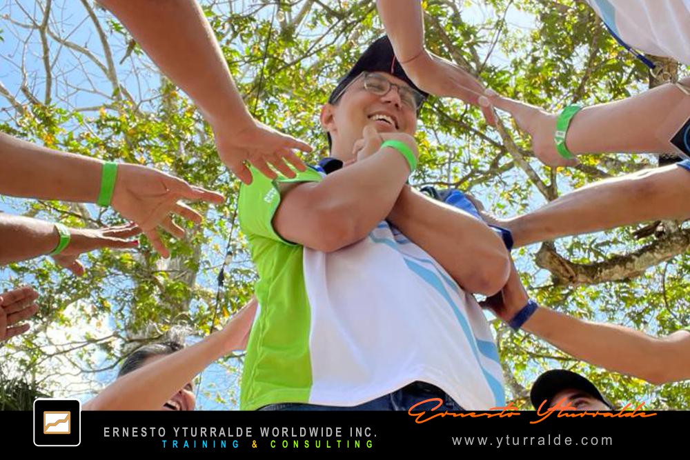 Actividades de Team Building en LATAM con herramientas para desarrollar asertividad, colaboración y liderazgo en equipos de trabajo